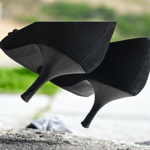 COACH Aubrey Blk Suede Heels with Horse Bit Details. Sz 8 - Picture 2 of 8